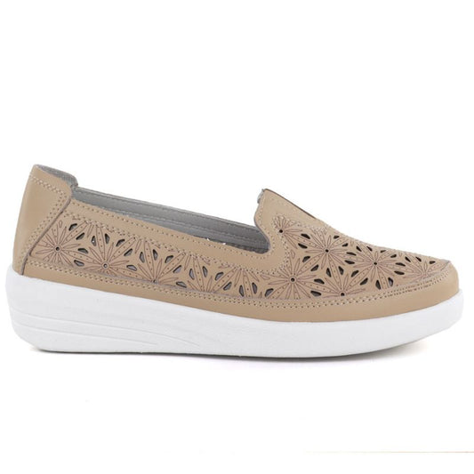 Comfortable women's leather shoes with openwork pattern in beige Evento 6849