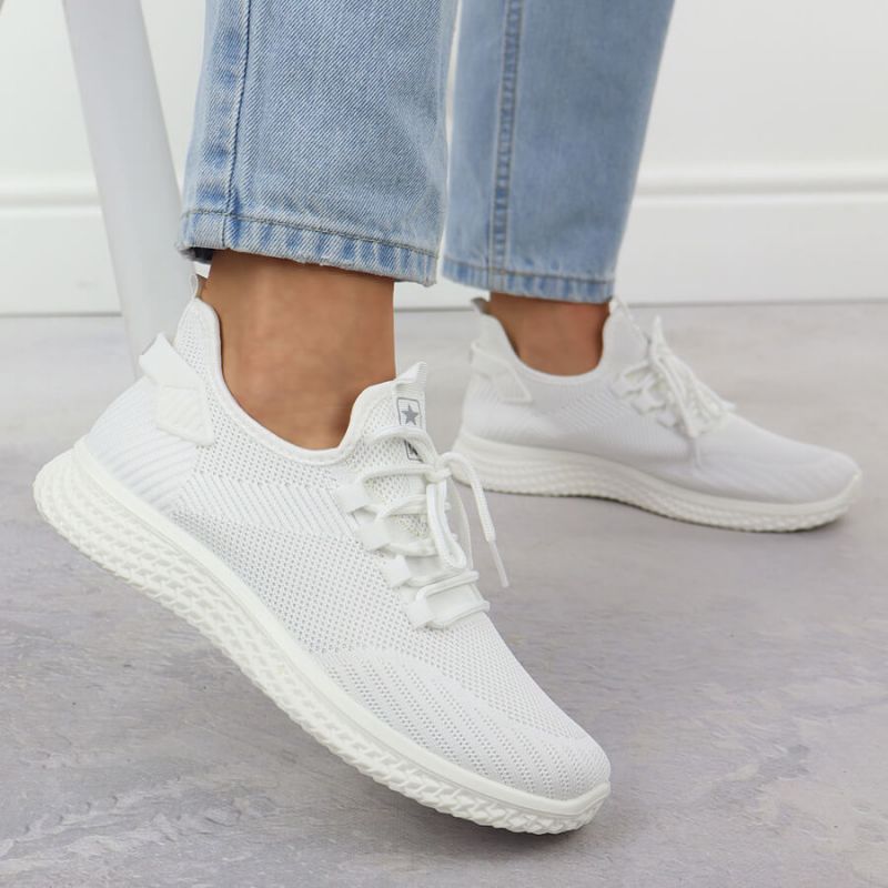 Lightweight mesh sports shoes white News 3634