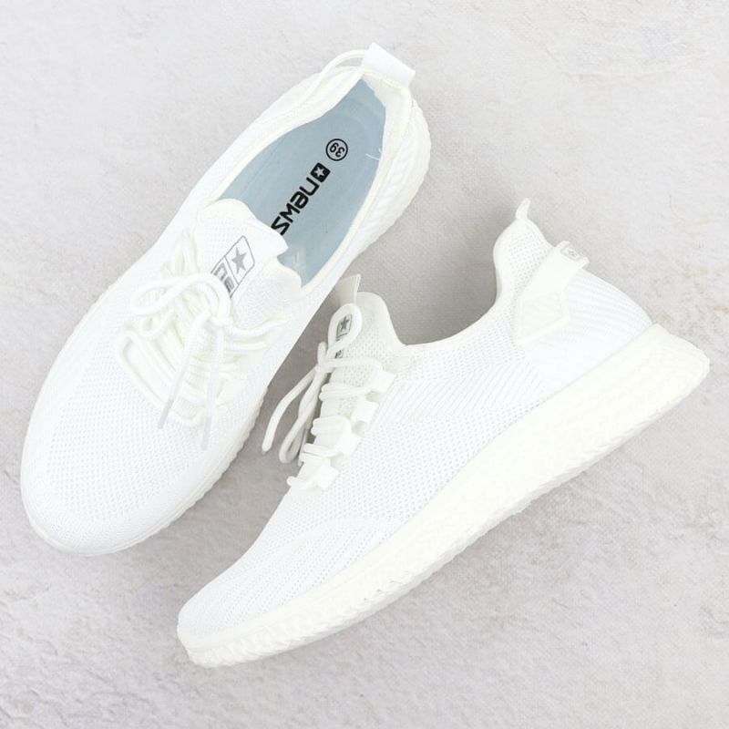 Lightweight mesh sports shoes white News 3634