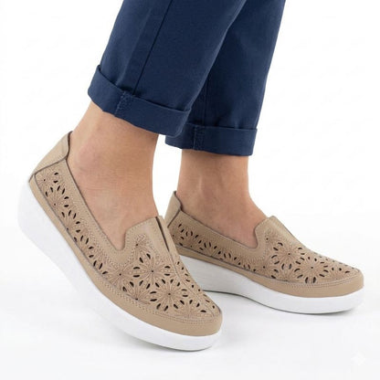 Comfortable women's leather shoes with openwork pattern in beige Evento 6849