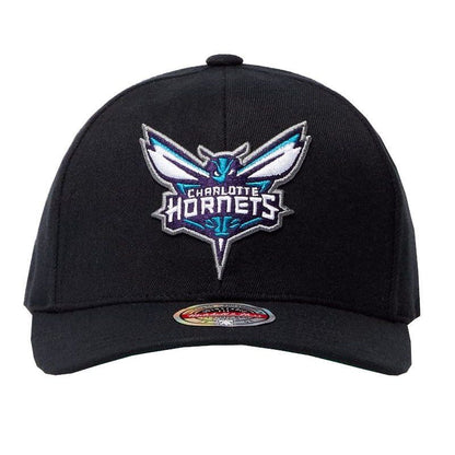 Mitchell & Ness NBA Charlotte Hornets cap HHSSINTL102-CHOYYPPPBLCK