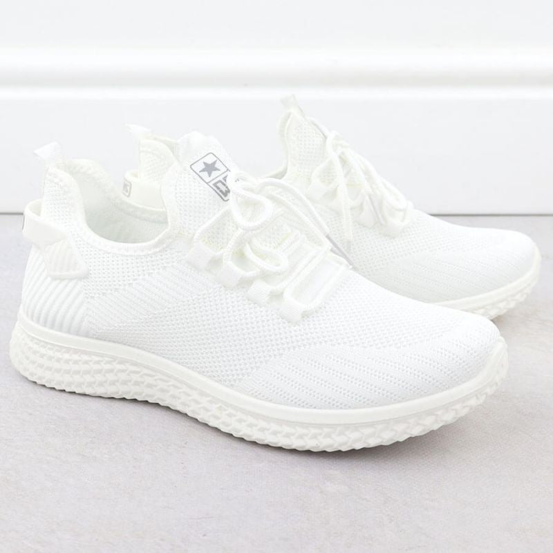 Lightweight mesh sports shoes white News 3634