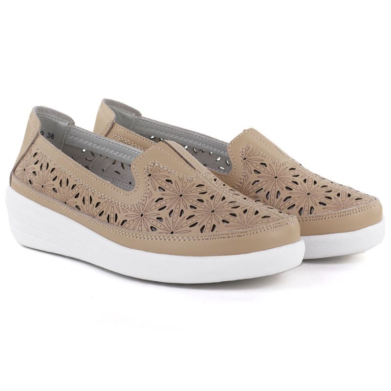 Comfortable women's leather shoes with openwork pattern in beige Evento 6849