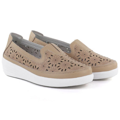 Comfortable women's leather shoes with openwork pattern in beige Evento 6849