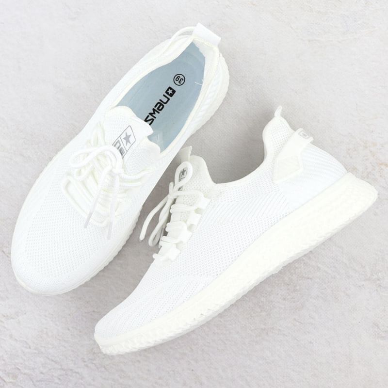 Lightweight mesh sports shoes white News 3634
